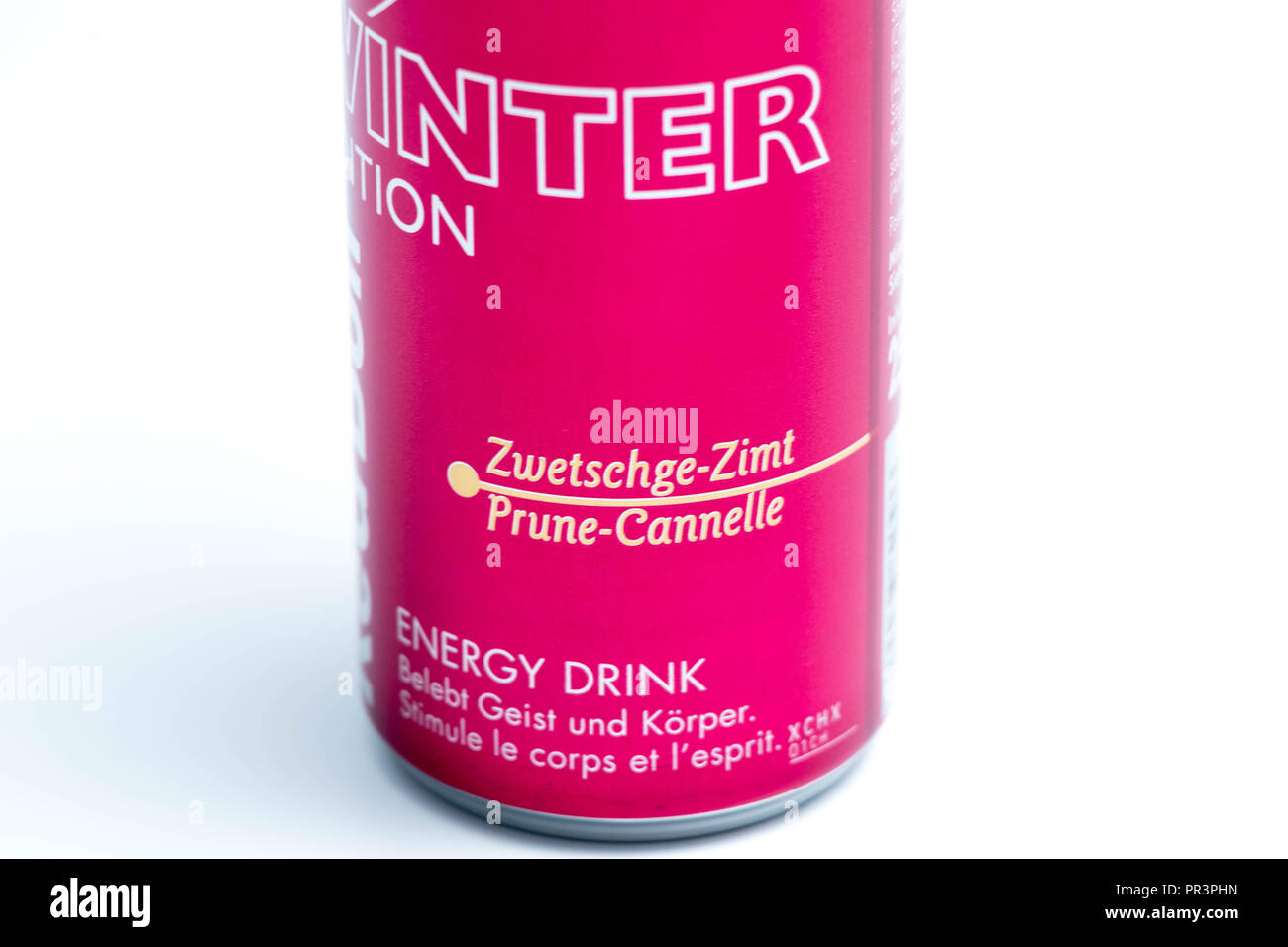 Redbull Lila Red Bull Energy Drink Winter Edition Rose Lila Zimt Pflaume Stockfotografie Alamy
