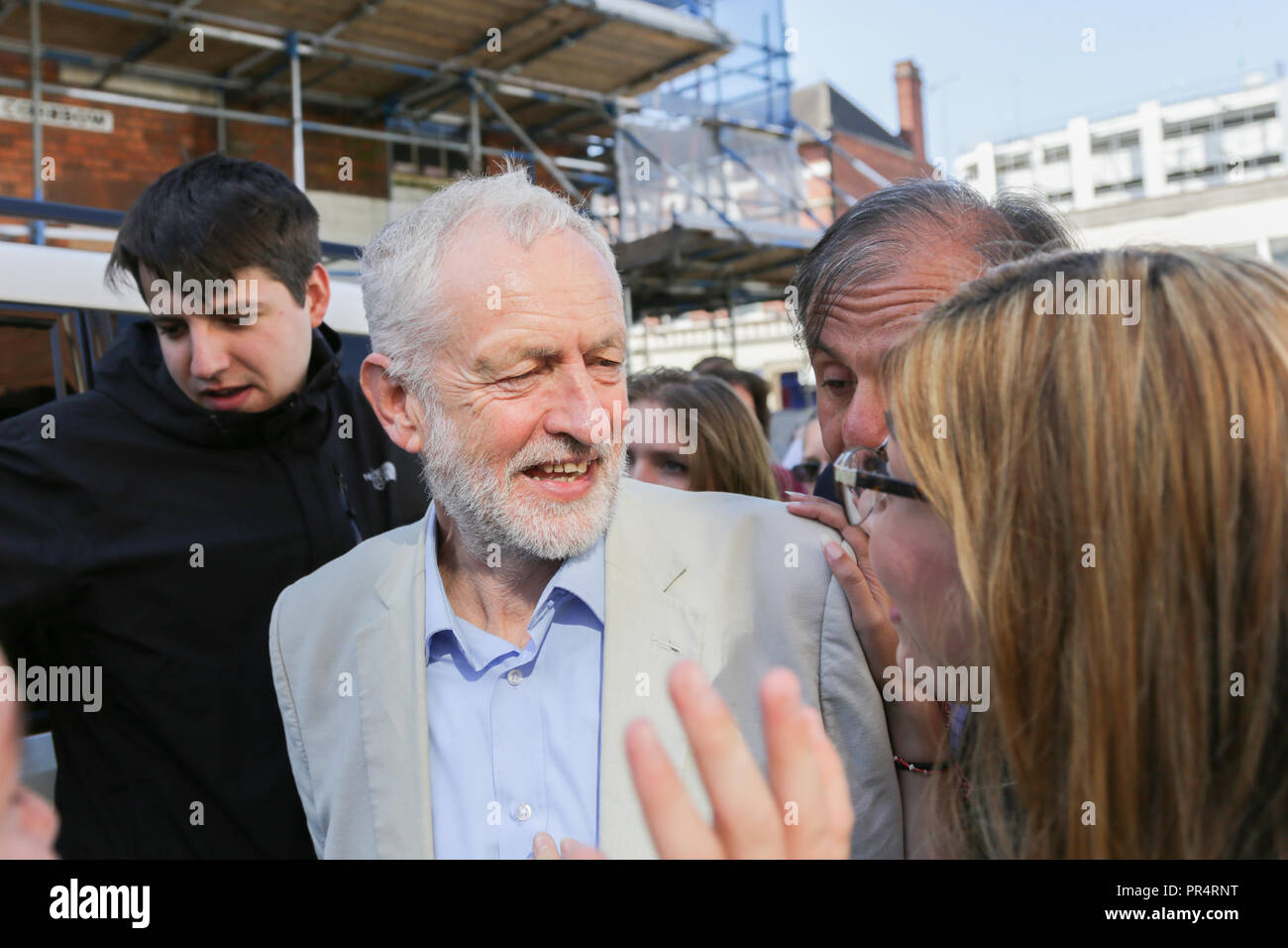 Halesowen, West Midlands, UK. 29. September 2018. Der Führer der Jeremy Corbyn kommt an einer Rallye Unterstützung für die Arbeit der Kampagne für die halesowen und Rowley Regis Wahlkreis zu gewinnen. Peter Lopeman/Alamy leben Nachrichten Stockfoto