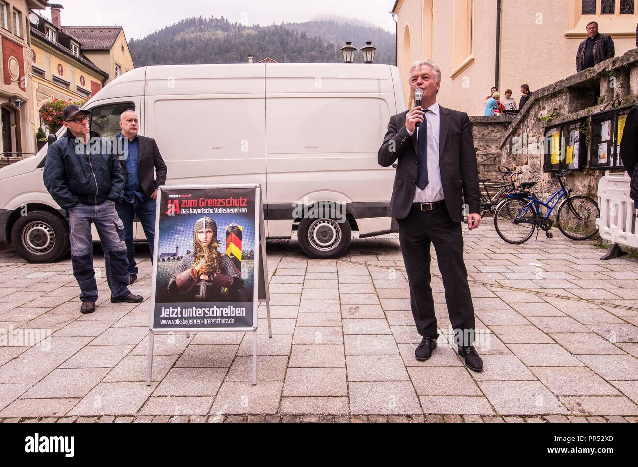 Garmisch Partenkirchen, Bayern, Deutschland. 29 Sep, 2018. Juergen Elsaesser, dem Gründer der kompakte Online. Elsaesser war einmal ein weit - linker politischer Aktivist. Selbst das Hinzufügen der 'Who's who'' Liste der von mehreren hundert Rechtsextremisten aus Deutschland, Österreich, der Schweiz und anderen Ländern, Tommy Robinson, Gründer der britischen EDL, Lutz Bachmann, grounder von Deutschlands Pegida, und Martin Sellner Der Identitaere / waren Gäste wie die kompakte Konferenz der internationalen touristischen Stadt von Garmisch Partenkirchen in Südbayern statt. Die Konferenzen werden von J statt Stockfoto