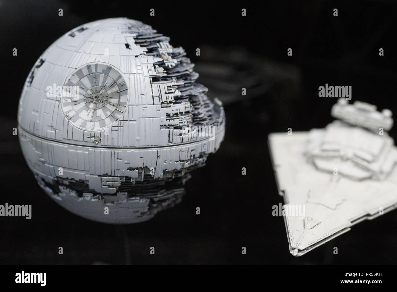 Tokio, Japan. 29 Sep, 2018. Ein bandai Star Wars Plastic Model Kits von Death Star II und Star Destroyer auf Anzeige während der 58Th All Japan Modell und Hobby Show in Tokyo Big Sight. Die jährliche Ausstellung stellt Hobby waren wie z.b. Modelle aus Kunststoff, Action Figuren, Drohnen und Airsoft guns Vom 28. September bis 30. Credit: Rodrigo Reyes Marin/ZUMA Draht/Alamy leben Nachrichten Stockfoto