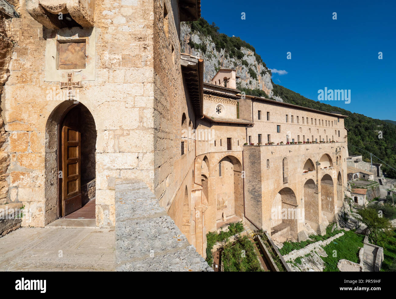 Subiaco (Italien) - ein wenig charmante mittelalterliche Stadt auf dem Berge Simbruini in Metropolitan City Gegend von Rom mit dem Kloster der Benediktiner, um Stockfoto