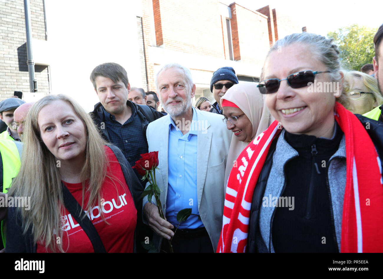 Der Führer der Jeremy Corbyn kommt eine Rede über den Plan von Labour zu "Rebuild Großbritannien für die vielen, nicht der wenigen "in Halesowen in den Midlands zu liefern. Stockfoto