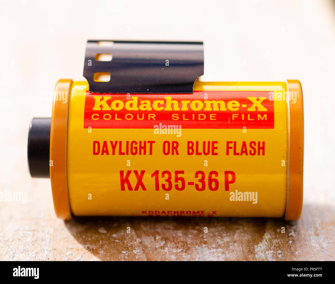 Kodak Kodachrome 35 mm Transparentfolie, Es wurde erstmals 1935 eingeführt und wurde sehr beliebt mit professionellen Fotografen für seine reiche Farben Stockfoto Kodak Kodachrome 35 mm Transparentfolie, Es wurde erstmals 1935 eingeführt und wurde sehr beliebt mit professionellen Fotografen für seine reiche Farben Stockfoto