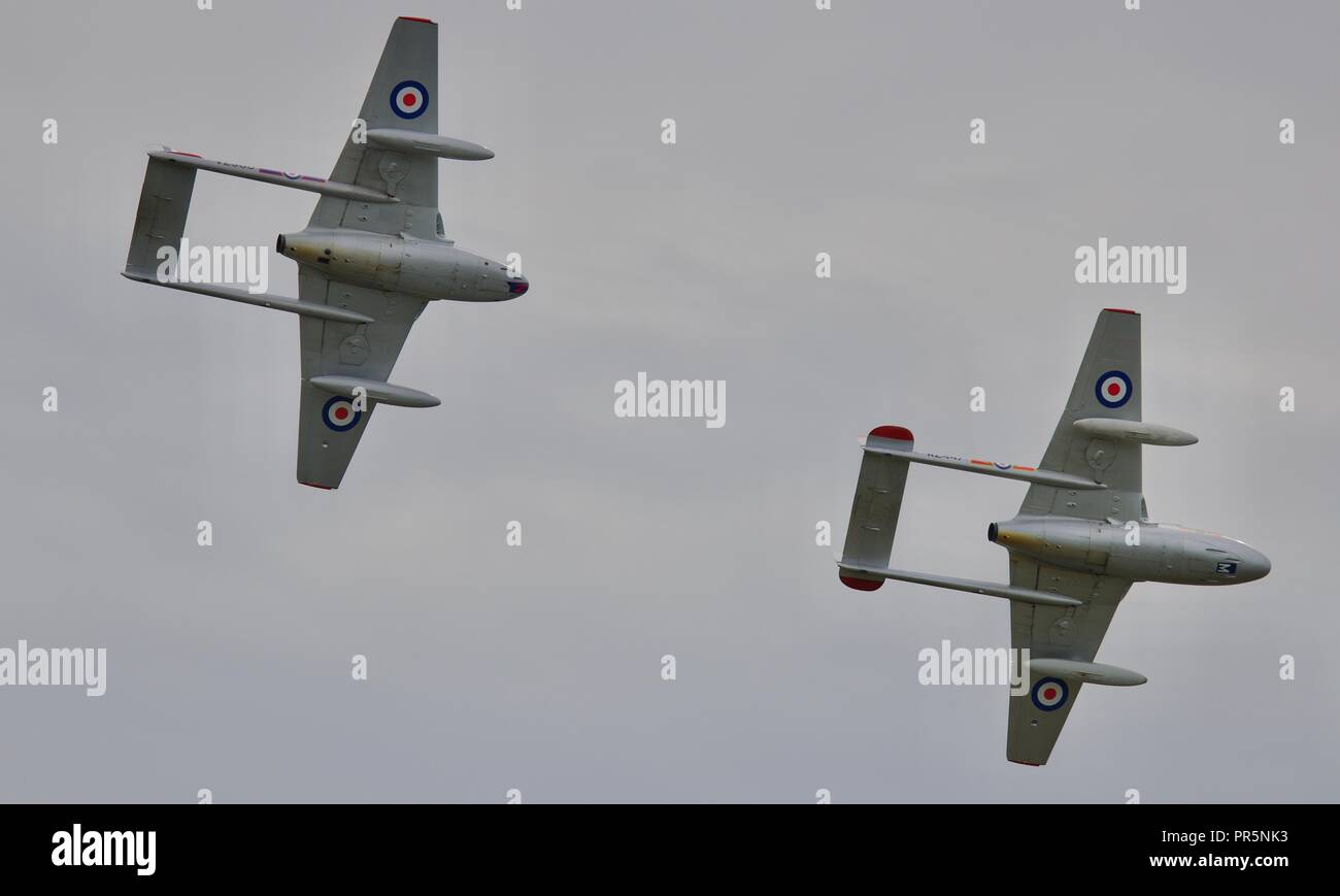 Zwei de Havilland Vampire Jets, die von der norwegischen Luftwaffe historische Squadron in Duxford Schlacht von Großbritannien airshow Flying auf dem 23/9/18 Stockfoto