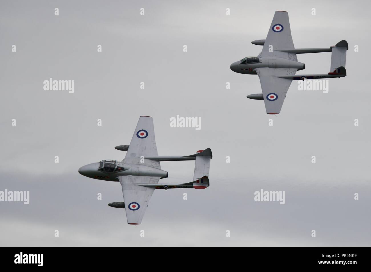 Zwei de Havilland Vampire Jets, die von der norwegischen Luftwaffe historische Squadron in Duxford Schlacht von Großbritannien airshow Flying auf dem 23/9/18 Stockfoto