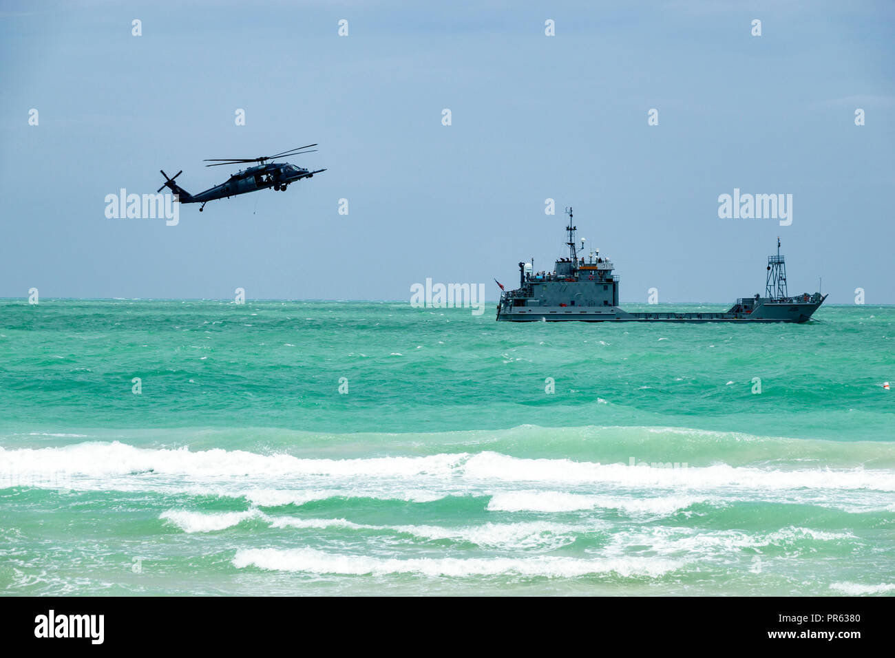 Miami Beach, Florida, National Salute to America's Heroes Air & Sea Water Show, Sikorsky MH-60G/HH-60G Pave Hawk Helikopter mit Twin-Turbowelle, Atlant Stockfoto