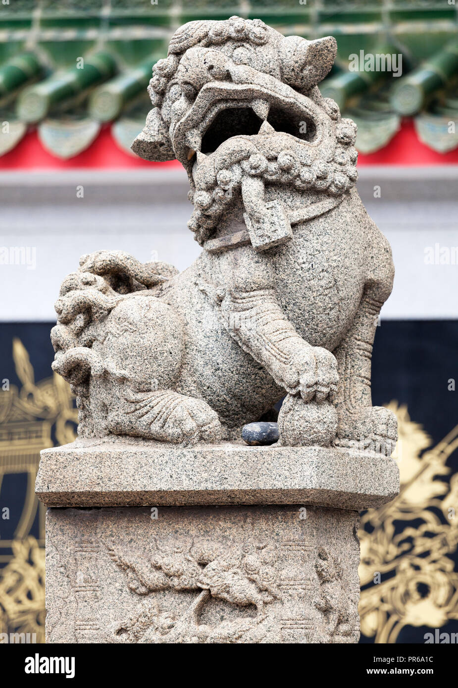 Chinesische Löwe am Eingang eines Tempels Stockfoto