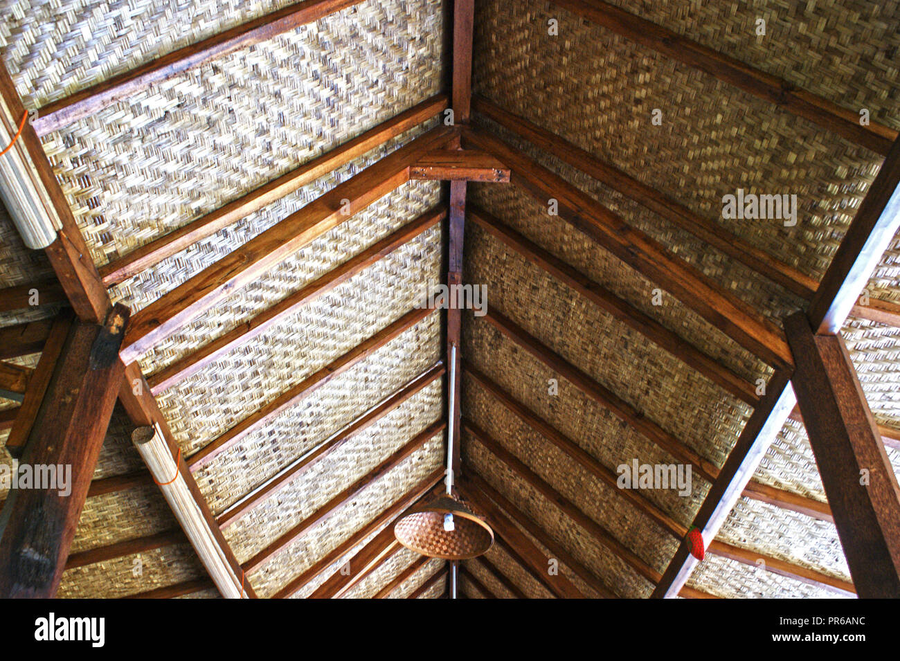 Atap Bambu, Bambus Dach, Cafe, wobei Asep Stroberi, Tasikmalaya, West Java, Indonesien Stockfoto