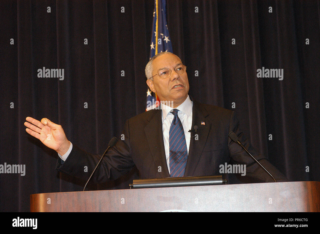 Colin Powell am Lehren Afrika Jugend Forum und Ausstellung, die von der afrikanischen Gesellschaft der Nationalen Gipfel, die sich auf Afrika und die World Affairs Council, in dem Dean Acheson Auditorium gefördert. 9/17/2004 Stockfoto