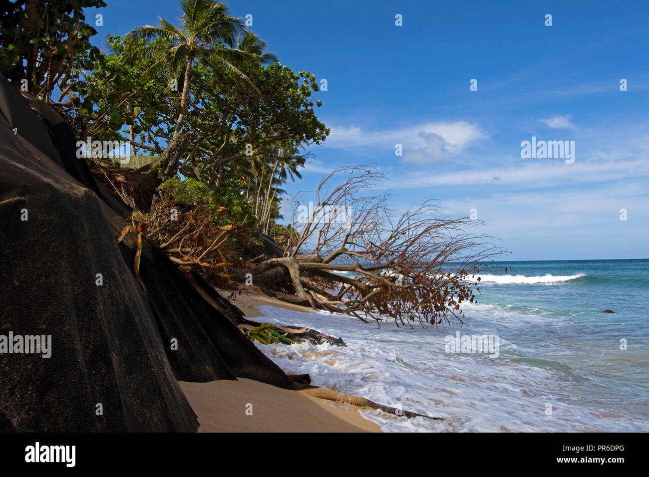 Schwere Strand Erosion in Ehukai Beach oder Banzai Pipeline, North Shore von Oahu, Hawaii, USA Stockfoto