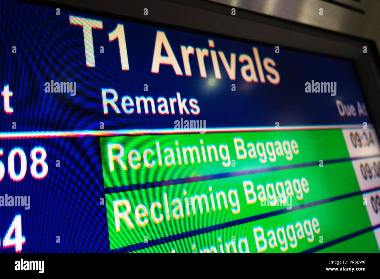 Rückgewinnung von Gepäck Informationen melden Sie sich in der Ankunftshalle des Flughafen Manchester, Großbritannien Stockfoto