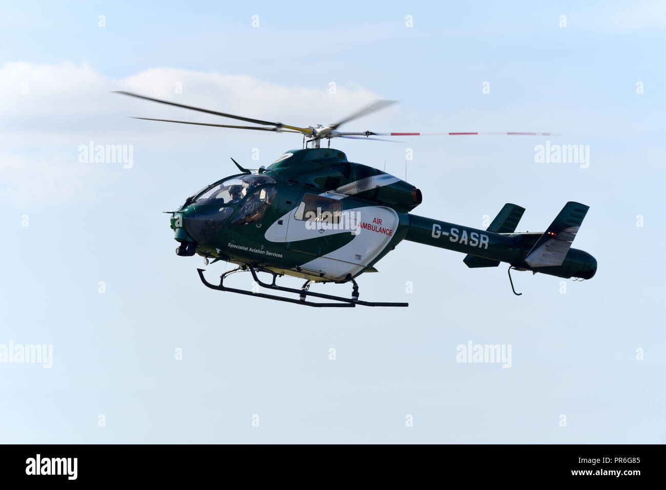 MD Hubschrauber MD 900 Explorer G-SASR des Specialist Aviation Services Ltd an der North Weald Flugplatz. Air Ambulance Service mit Nacht Beinabschluss fähig. Stockfoto