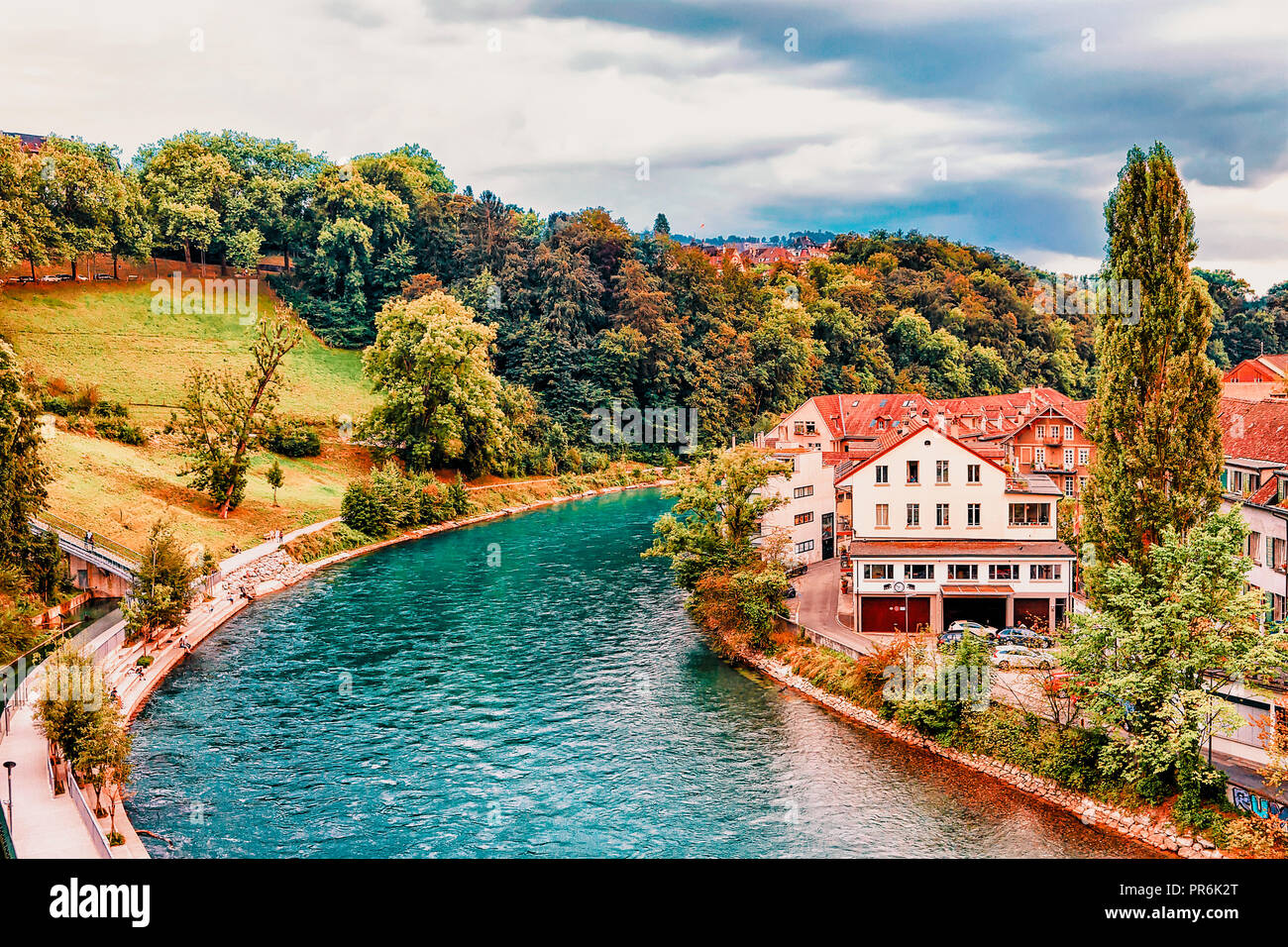 Bern, Schweiz - 31. August 2016: Landschaft mit Fluss Aare in Bern, Schweiz. Stockfoto