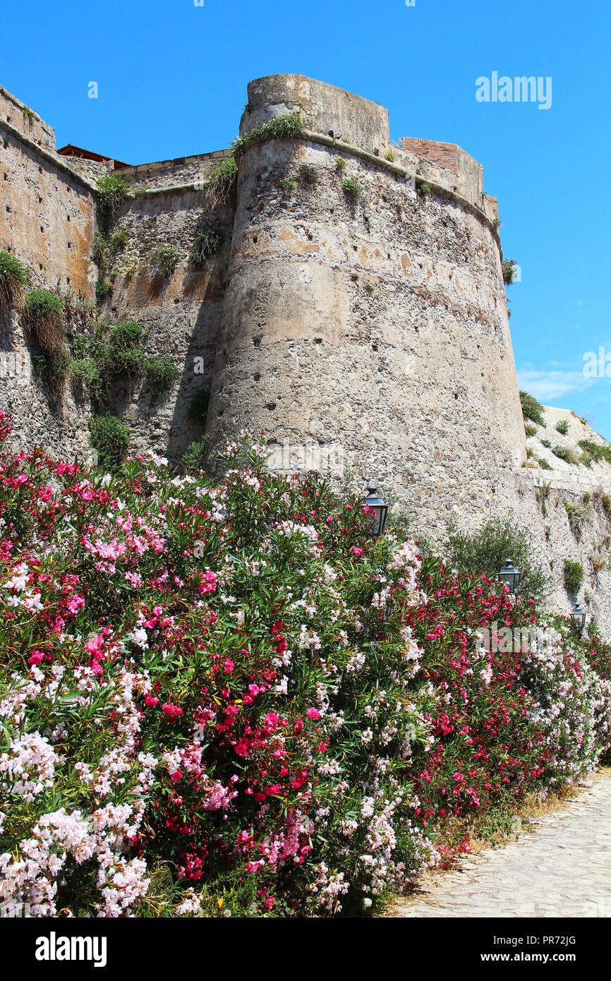 Milazzo italy Fotos und Bildmaterial in hoher Auflösung Alamy