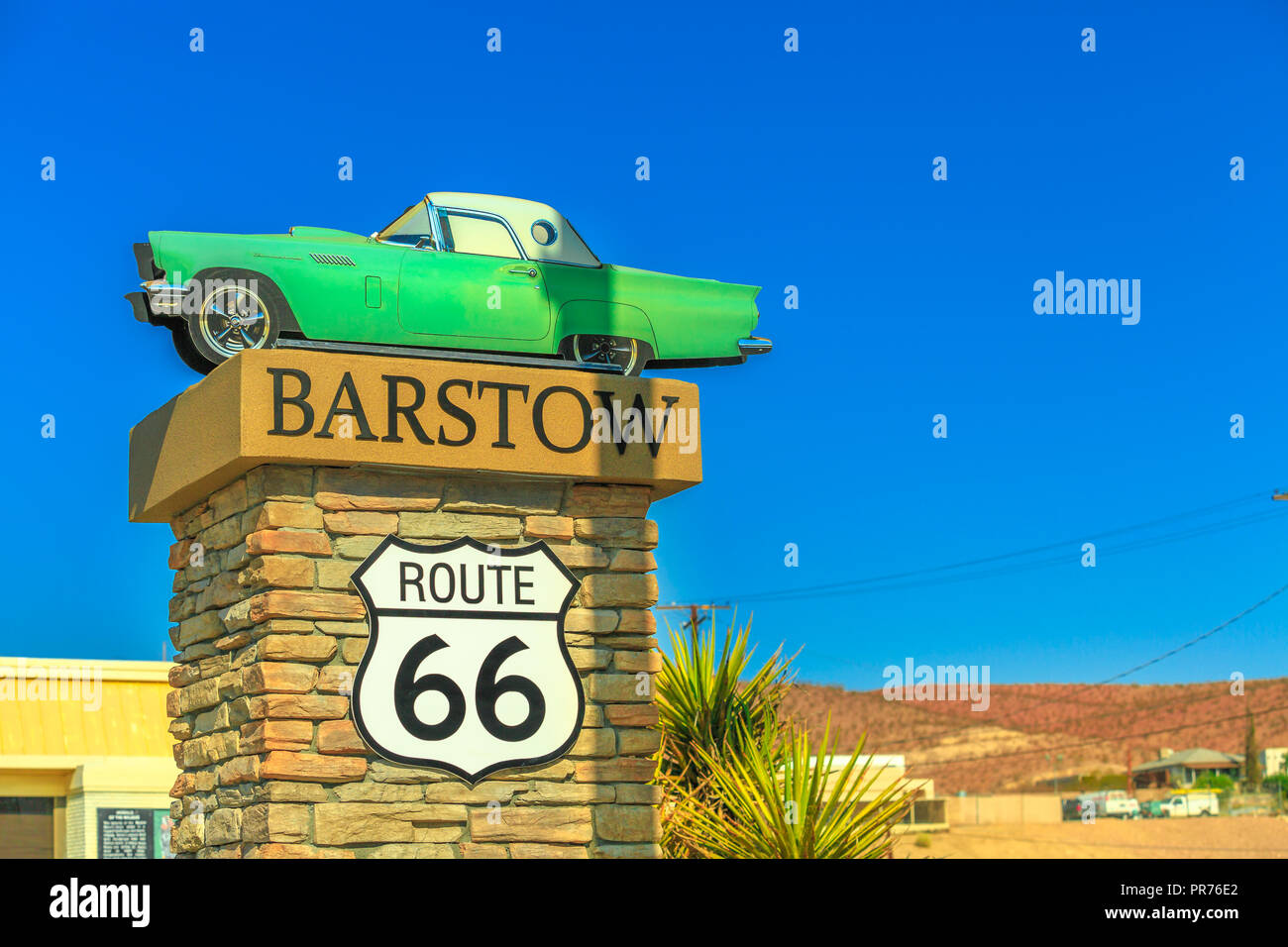 Barstow, Kalifornien, USA - 15. August 2018: Barstow Zeichen entlang der Route 66, in denen der Stadt Hauptstraße überquert. Barstow ist in Mojave Wüste zwischen Los Angeles und Las Vegas. Stockfoto