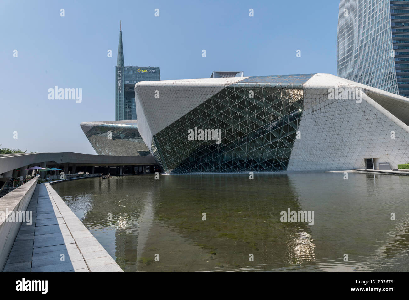 Modern opera -Fotos und -Bildmaterial in hoher Auflösung – Alamy