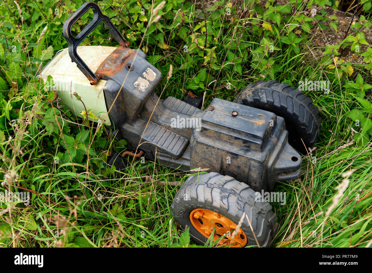 Die gedumpten Kinder Spielzeug Stockfoto