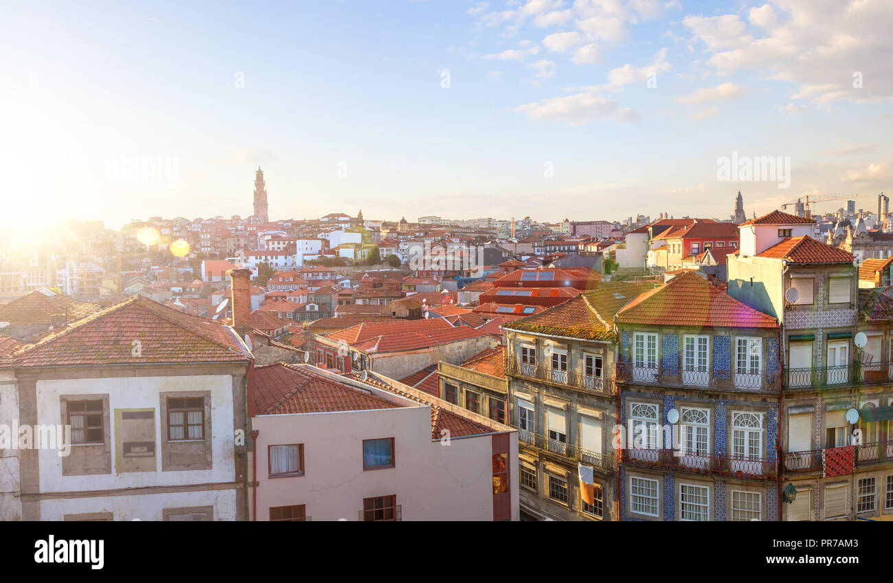 Panoramablick auf die Stadt Porto am Abend. Portugal Stockfoto