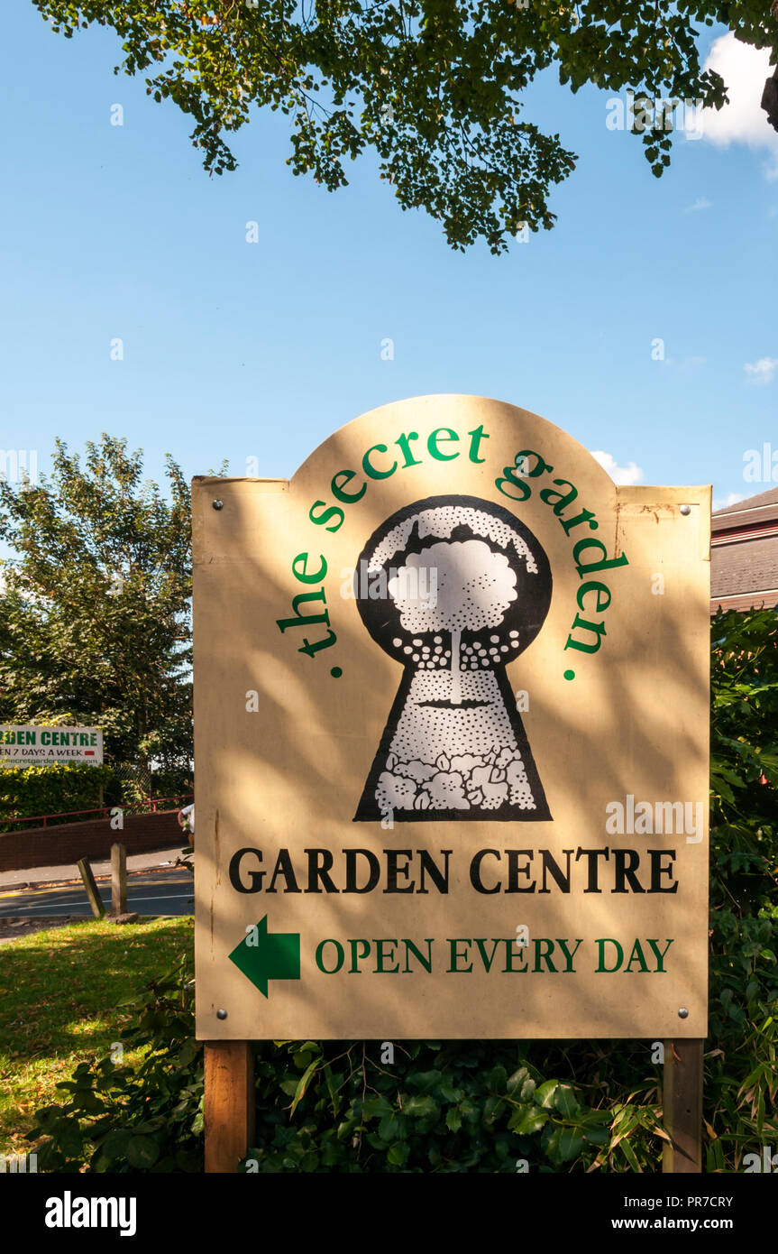 Zeichen für die Secret Garden Garten Center in Crystal Palace. Stockfoto