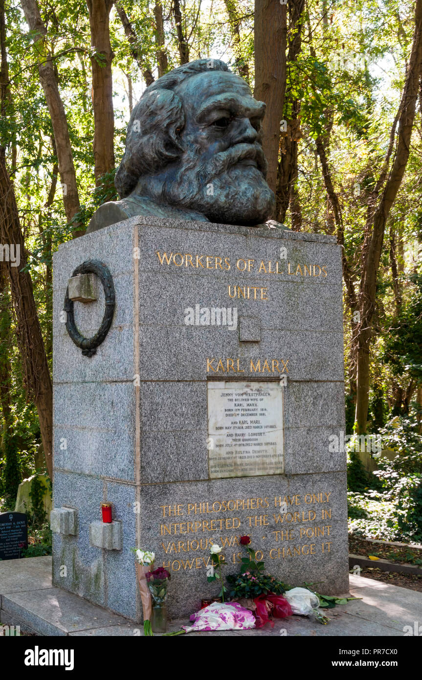 Das Grab von Karl Marx in Highgate Friedhof, London. Stockfoto