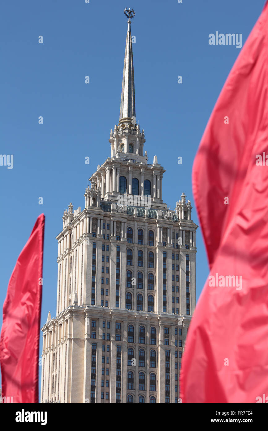 Eine der Sieben Schwestern in Moskau, Russland an Feiertagen Stockfoto