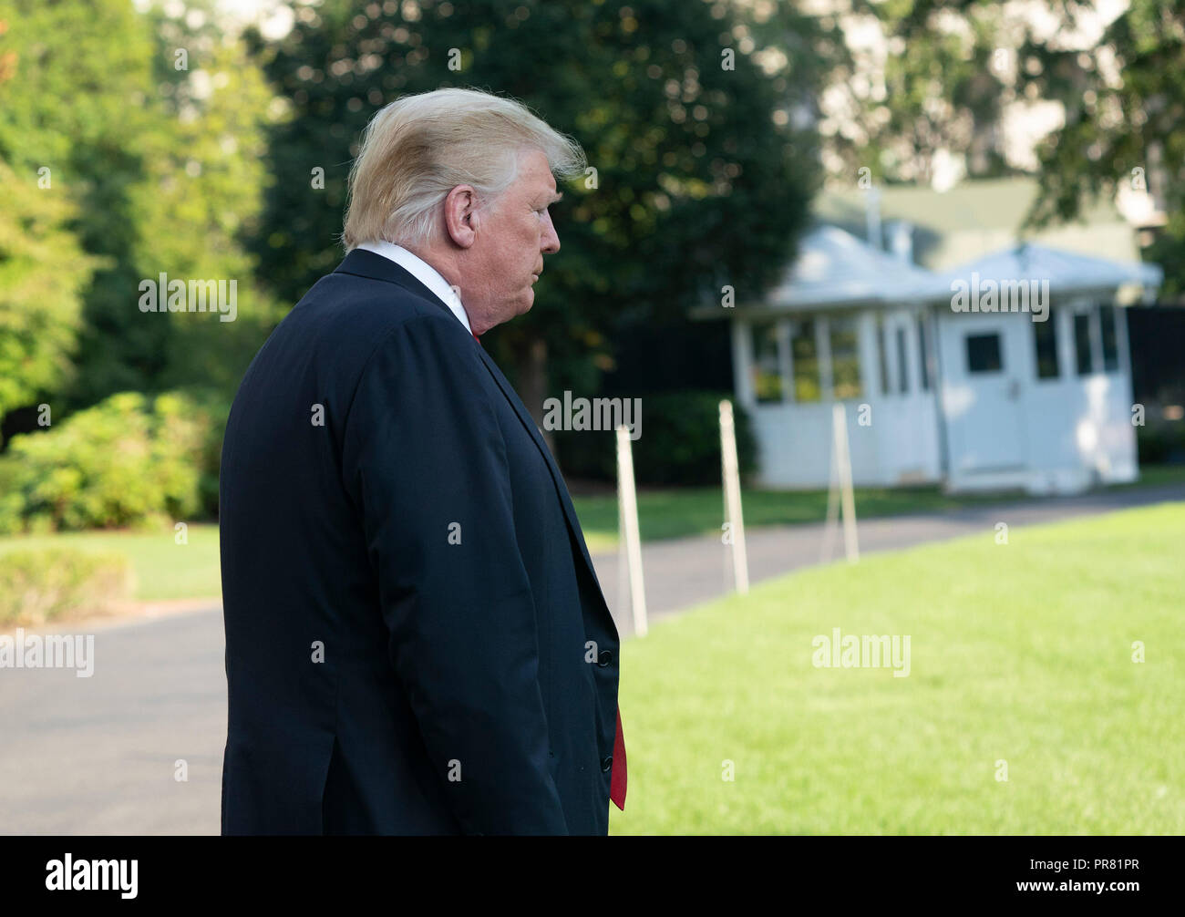 Washington, Vereinigte Staaten von Amerika. 29 Sep, 2018. Präsidenten der Vereinigten Staaten Donald J. Trumpf fährt das Weiße Haus in Washington, DC, West Virginia unter der Leitung politische Veranstaltungen zu besuchen, 29. September 2018. Quelle: Chris Kleponis/Pool über CNP | Verwendung der weltweiten Kredit: dpa/Alamy leben Nachrichten Stockfoto