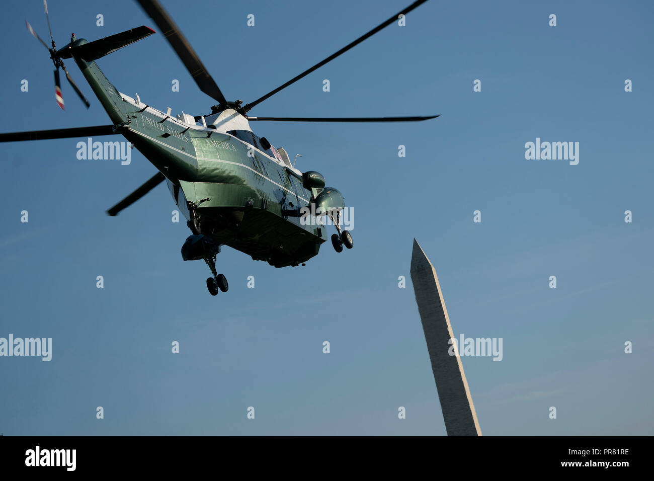 Marine One fährt mit United States President Donald J. Trumpf an Bord fährt das Weiße Haus in Washington, DC, West Virginia unter der Leitung politische Veranstaltungen zu besuchen, 29. September 2018. Quelle: Chris Kleponis/Pool über CNP | Verwendung weltweit Stockfoto