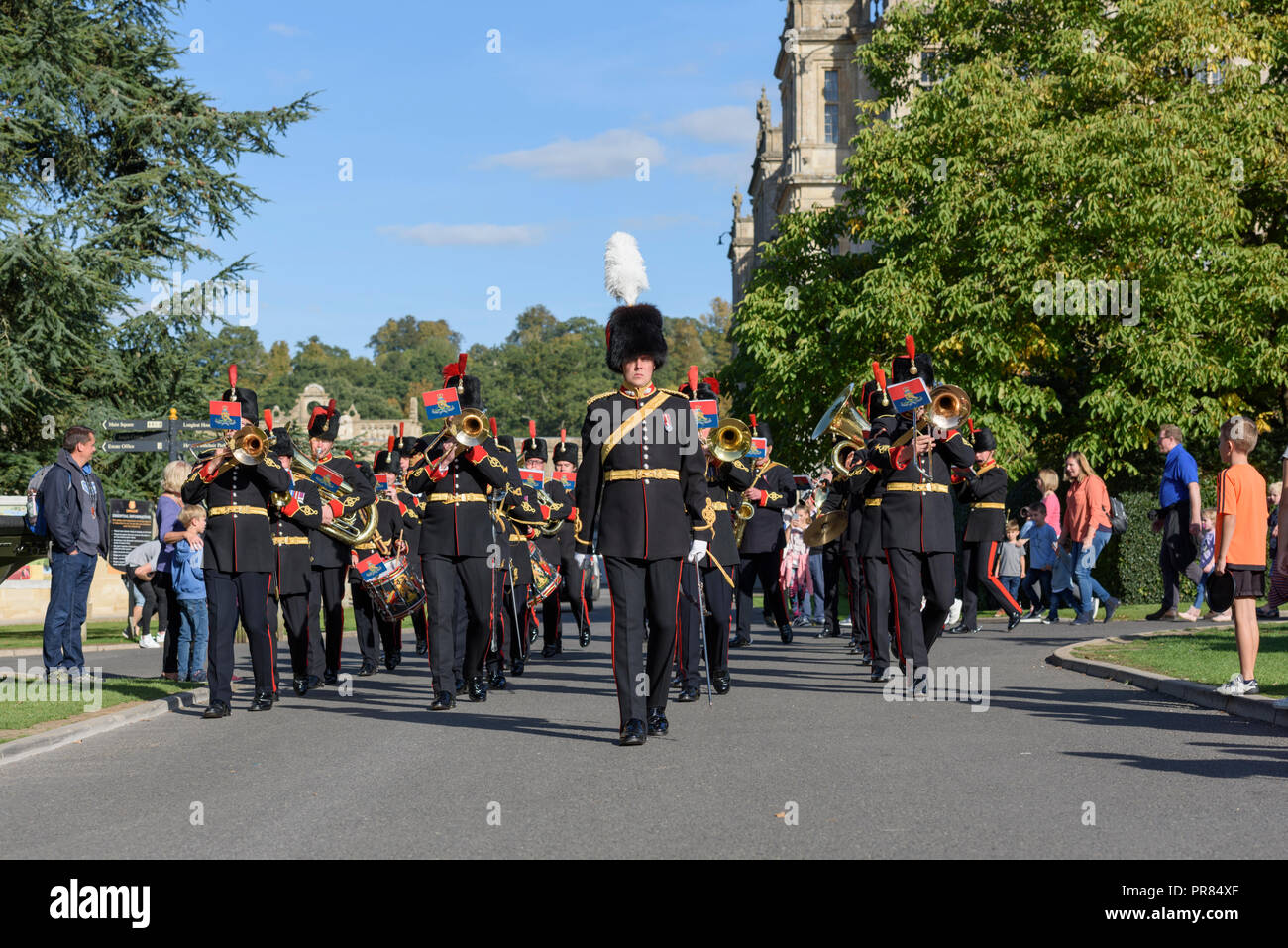 Longleat, Wiltshire, UK. 29. September 2018. Die britischen Streitkräfte Besucher Longleat, Wiltshire, UK unterhalten während der jährlichen militärischen spektakulär, die sich über das Wochenende von Samstag Platz 29. bis Sonntag, den 30. September 2018 stattfand. Credit: Alison Eckett/Alamy Leben Nachrichten. Stockfoto