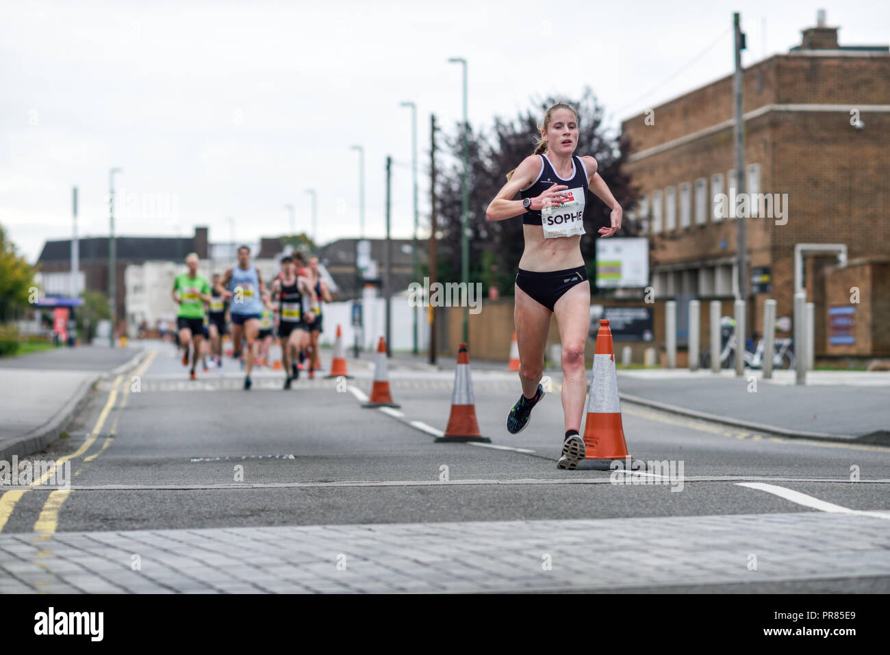 Nottingham, UK. 30. September 2018: Nottingham Ikano Halbmarathon fand heute eine schnelle, flache Kurs rund um die Stadt Nottingham Schlichten am Vicotria Böschung. Sophie Cowper 2. Weiblich. Credit: Ian Francis/Alamy leben Nachrichten Stockfoto