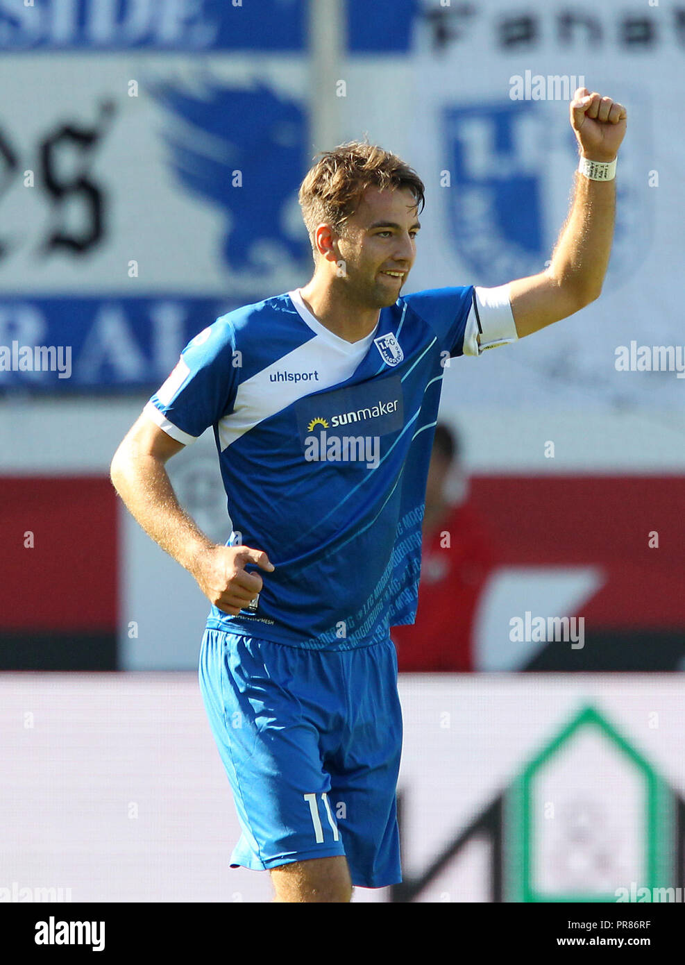 30. September 2018, Baden-Wuerttemberg, Sanhausen: Fussball: 2. Bundesliga, SV Sandhausen - 1.FC Magdeburg, 8. Spieltag in der BWT-Stadion am Hardtwald: Christian Beck aus Magdeburg cheers sein Ziel auf 1:0. Foto: Michael Deines/dpa - WICHTIGER HINWEIS: Gemäß den Vorgaben der DFL Deutsche Fußball Liga bzw. des DFB Deutscher Fußball-Bund ist es untersagt, in dem Stadion und / oder vom Spiel angefertigte Fotoaufnahmen in Form von Sequenzbildern und/oder Videoähnlichen Fotostrecken zu verwerten bzw. verwerten zu lassen. Stockfoto
