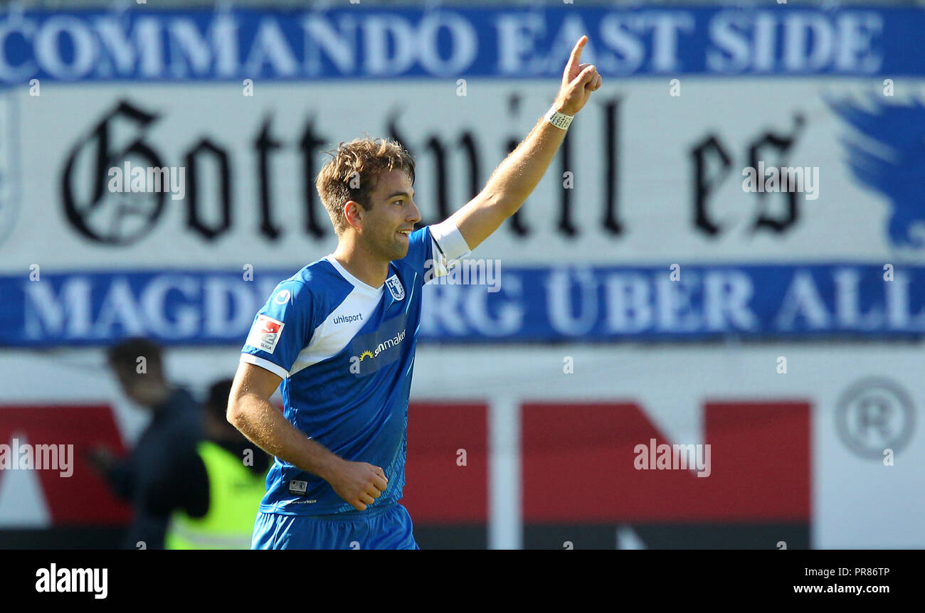 30. September 2018, Baden-Wuerttemberg, Sanhausen: Fussball: 2. Bundesliga, SV Sandhausen - 1.FC Magdeburg, 8. Spieltag in der BWT-Stadion am Hardtwald: Christian Beck aus Magdeburg cheers sein Ziel auf 1:0. Foto: Michael Deines/dpa - WICHTIGER HINWEIS: Gemäß den Vorgaben der DFL Deutsche Fußball Liga bzw. des DFB Deutscher Fußball-Bund ist es untersagt, in dem Stadion und / oder vom Spiel angefertigte Fotoaufnahmen in Form von Sequenzbildern und/oder Videoähnlichen Fotostrecken zu verwerten bzw. verwerten zu lassen. Stockfoto