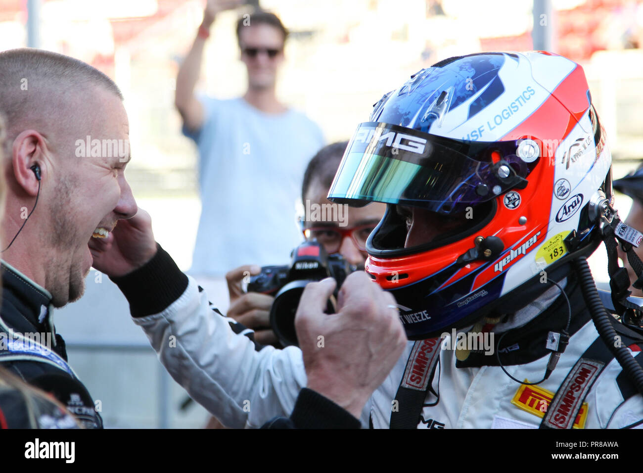 Barcelona, Spanien. 30 Sep, 2018. Mercedes-AMG Team BLACK FALCON Mercedes-AMG GT3 Fahrer Yelmer Buurman feiert Sieg und gewann die Meisterschaft während der Runde 10 - Blancpain GT Serie Endurance Cup am Circuit de Barcelona-Catalunya, Barcelona, Spanien am 30. September 2018. Foto von Jurek Biegus. Nur die redaktionelle Nutzung, eine Lizenz für die gewerbliche Nutzung erforderlich. Credit: UK Sport Pics Ltd/Alamy leben Nachrichten Stockfoto