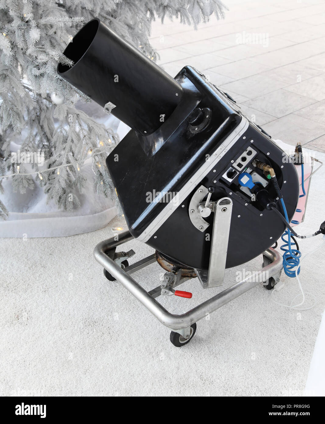 Kleine Maschine Gewehr für die Herstellung künstlichen Schnee Stockfoto