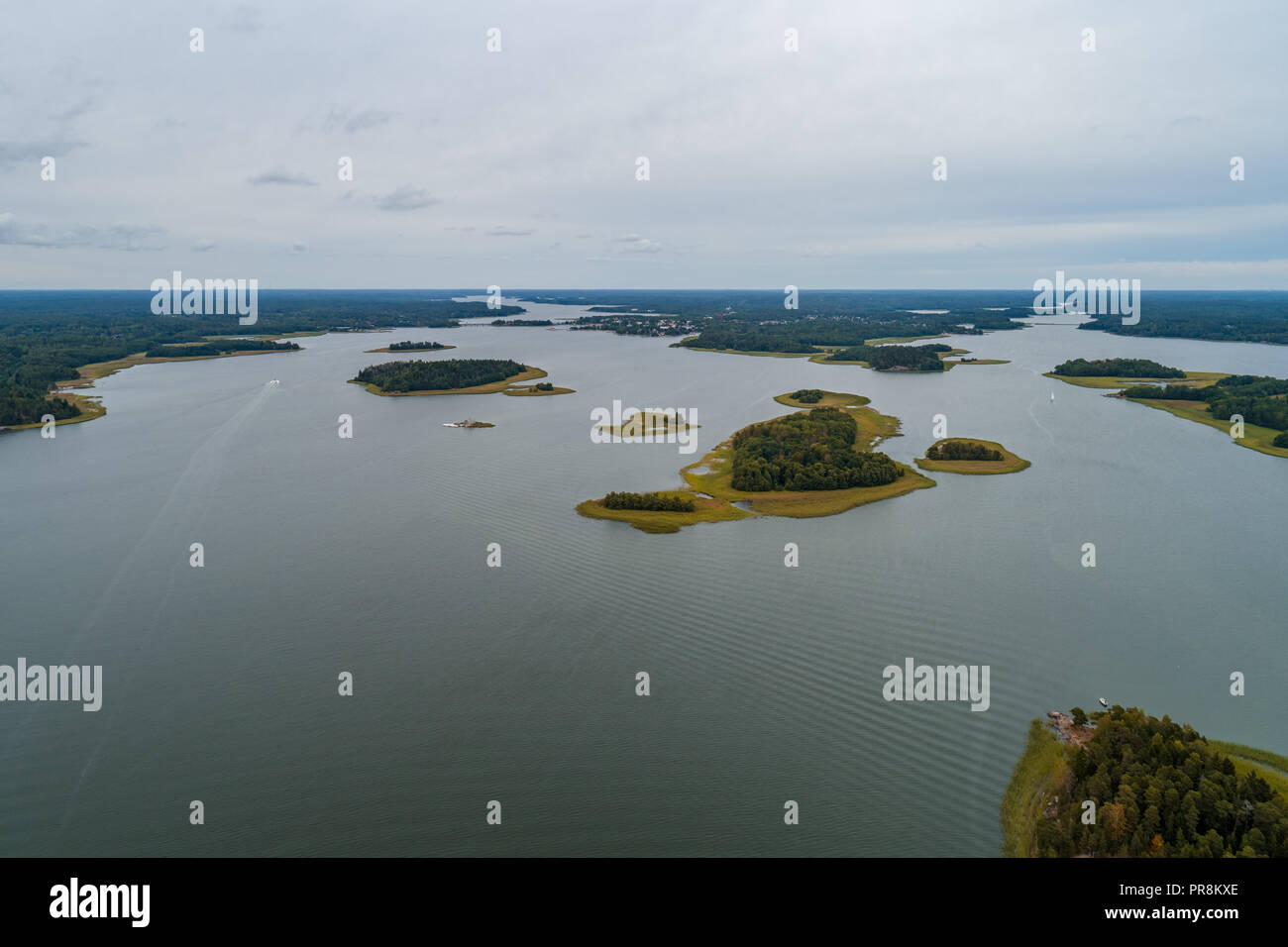 Luftbild von der Höhenlage des Archipels außerhalb Tammisaari Finnland über ein Tag ohne Sonnenschein Stockfoto