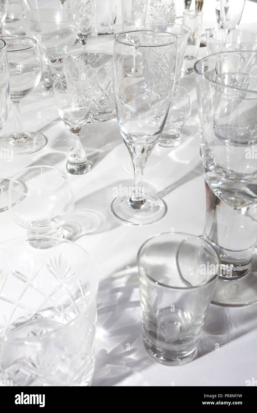Eine Auswahl der Gläser auf einem Tisch Stockfoto