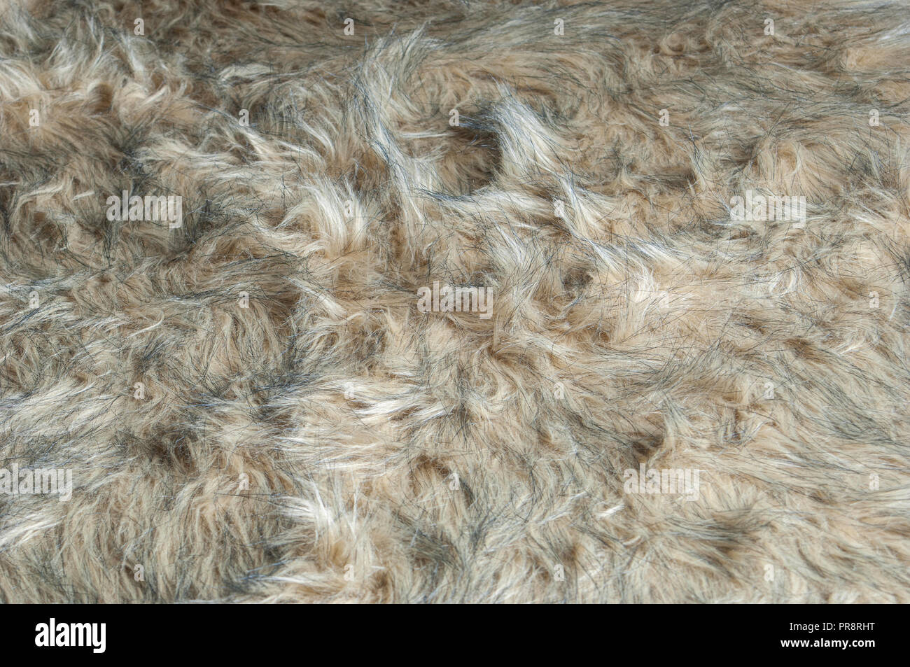 Ein braunes Fell und flauschigen Teppich in eine vollständige horizontale Format. Stockfoto