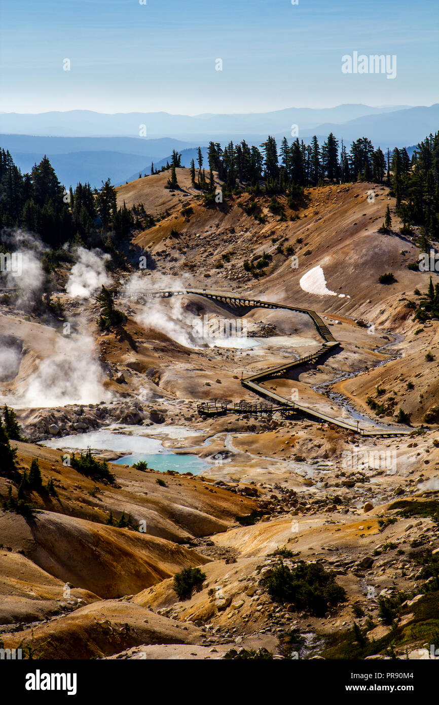 Bumpass Hell Promenade in der Lassen Volcanic National Park - Kalifornien Stockfoto