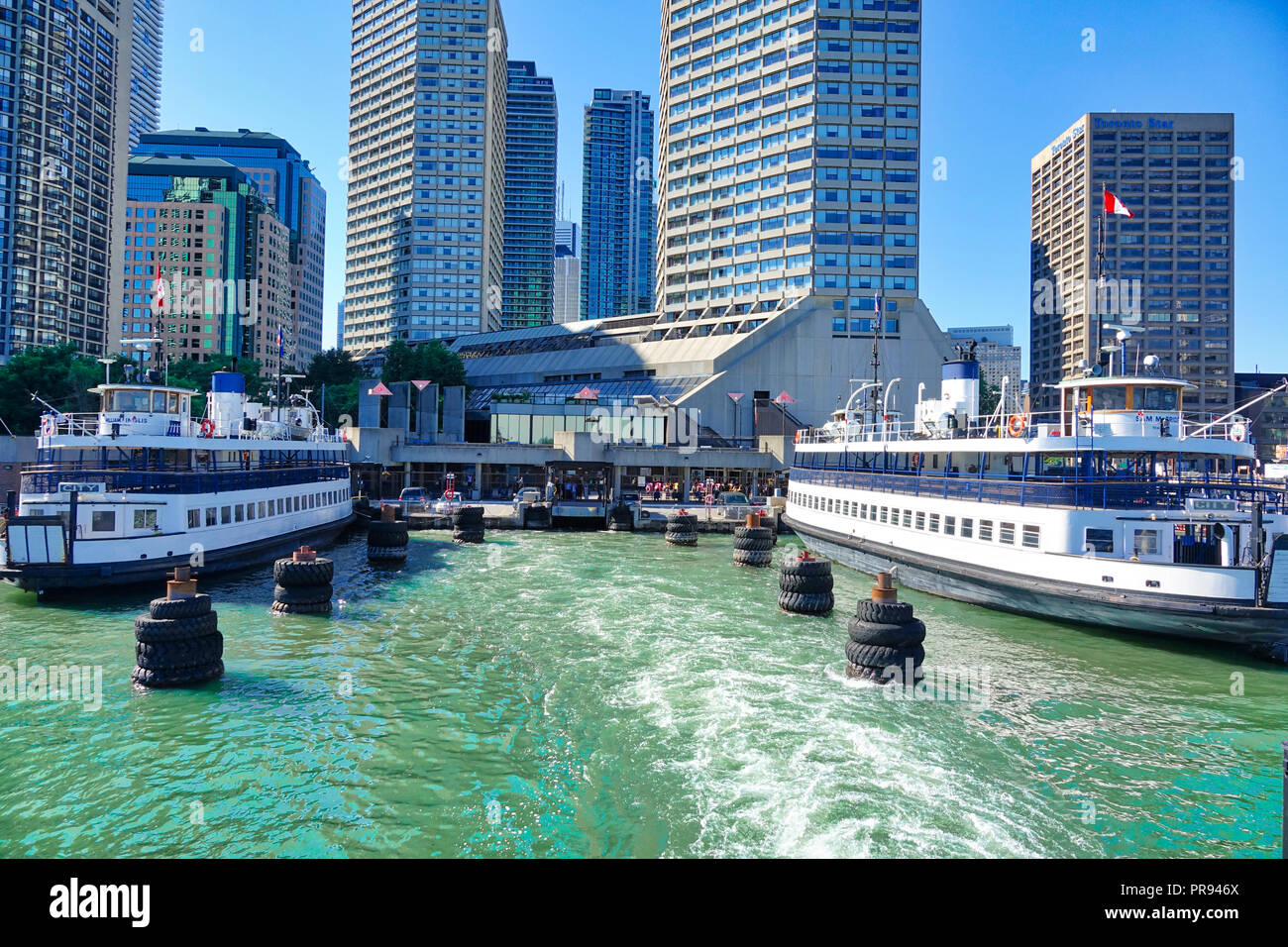 Toronto, Ontario, Kanada - 10 Juni, 2018: Toronto Islands Ferry Passagiere an die Zentrale Toronto Islands und Hanlan Punkt Stockfoto