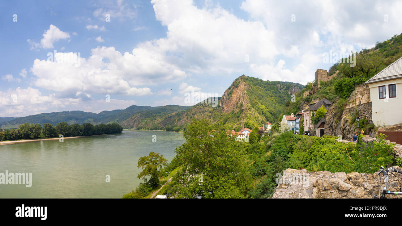 Blick auf die Donau von der malerischen Dorf Dürnstein Österreich. Stockfoto