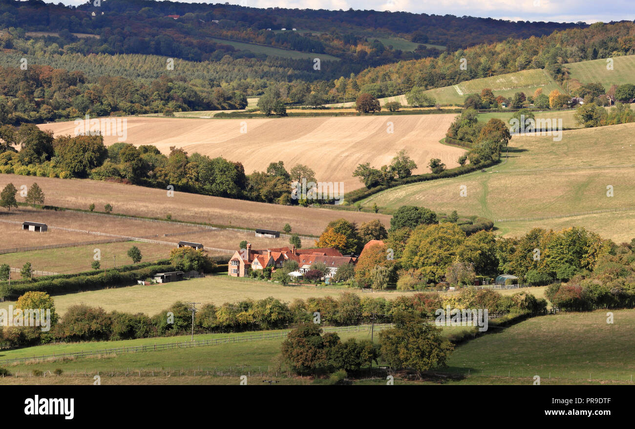 Englisch Landschaft im hambleden Tal in der Chiltern Hills mit Bauernhaus Stockfoto