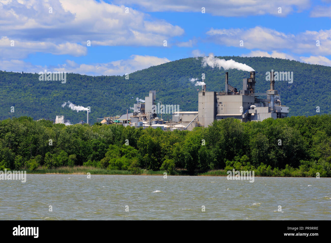 International Paper, Ticonderoga Mühle, Lake Champlain, New York Stockfoto