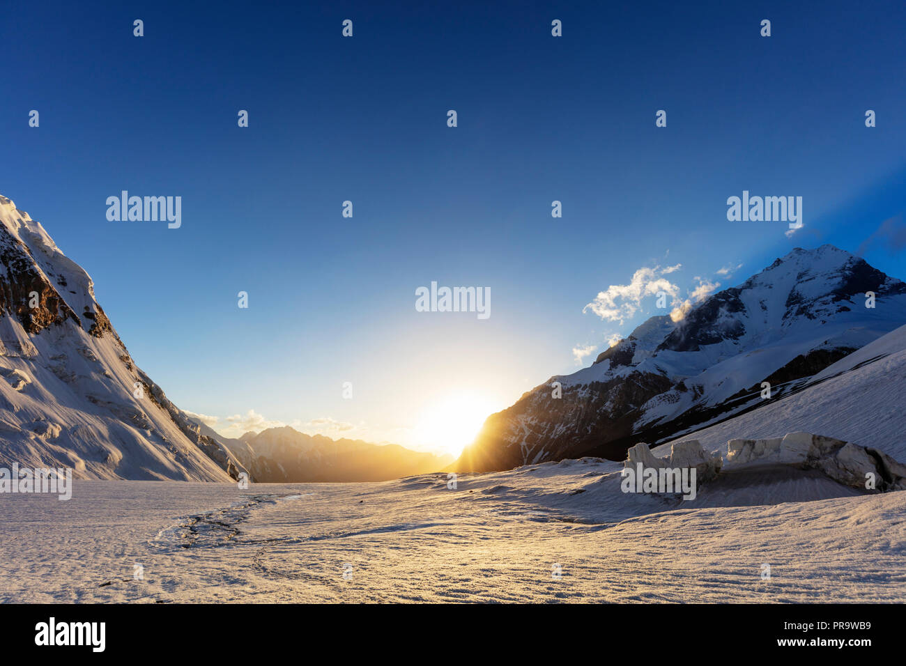 Zentralasien, Tadschikistan, UNESCO-Weltkulturerbe, tadschikischen National Park - Berge der Pamir, Sonnenuntergang auf Moskvina Gletscher in der Nähe von Kommunismus Peak Stockfoto