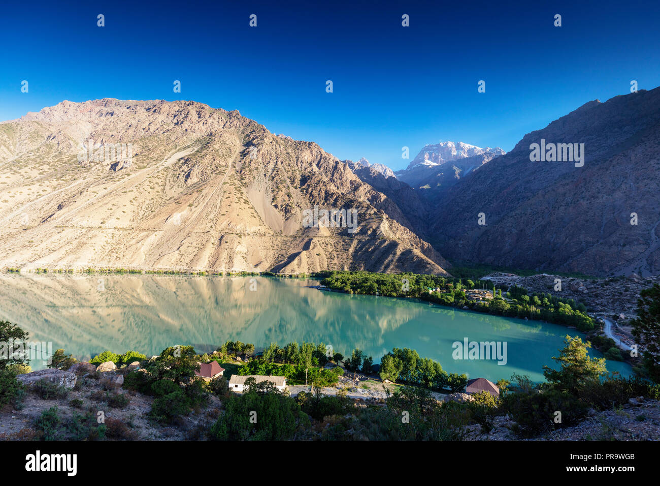 Zentralasien, Tadschikistan, Iskanderkul See in die Berge Stockfoto