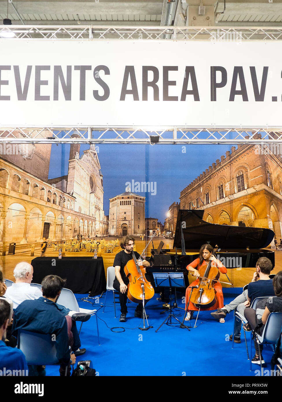Cremona Lombardia Italien 2018 Mondomusica Musikmesse mit vielen Streichinstrumenten hauptsächlich aus Cremona und einigen aus dem Rest der Welt Stockfoto