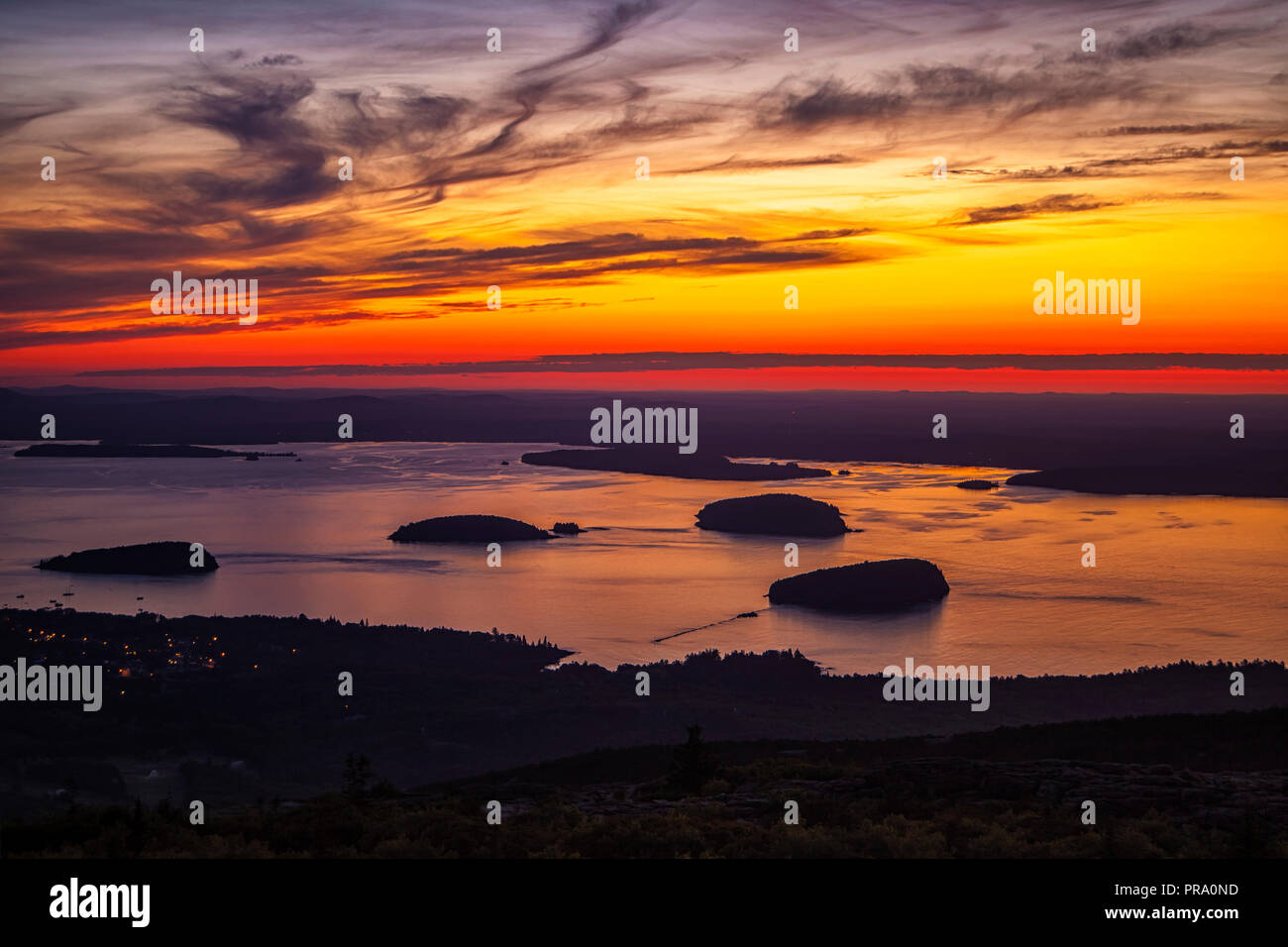 Sonnenaufgang über dem Atlantik von Cadilllac Berg in Acadia National Park gesehen Stockfoto