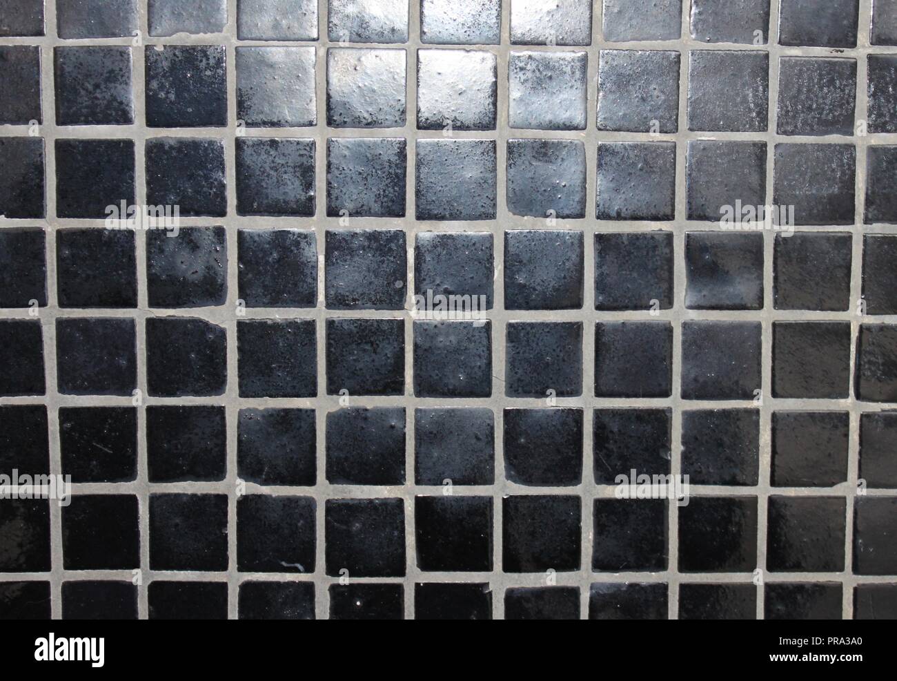 Schwarz Mosaik Fliesen an der Wand Stockfotografie - Alamy