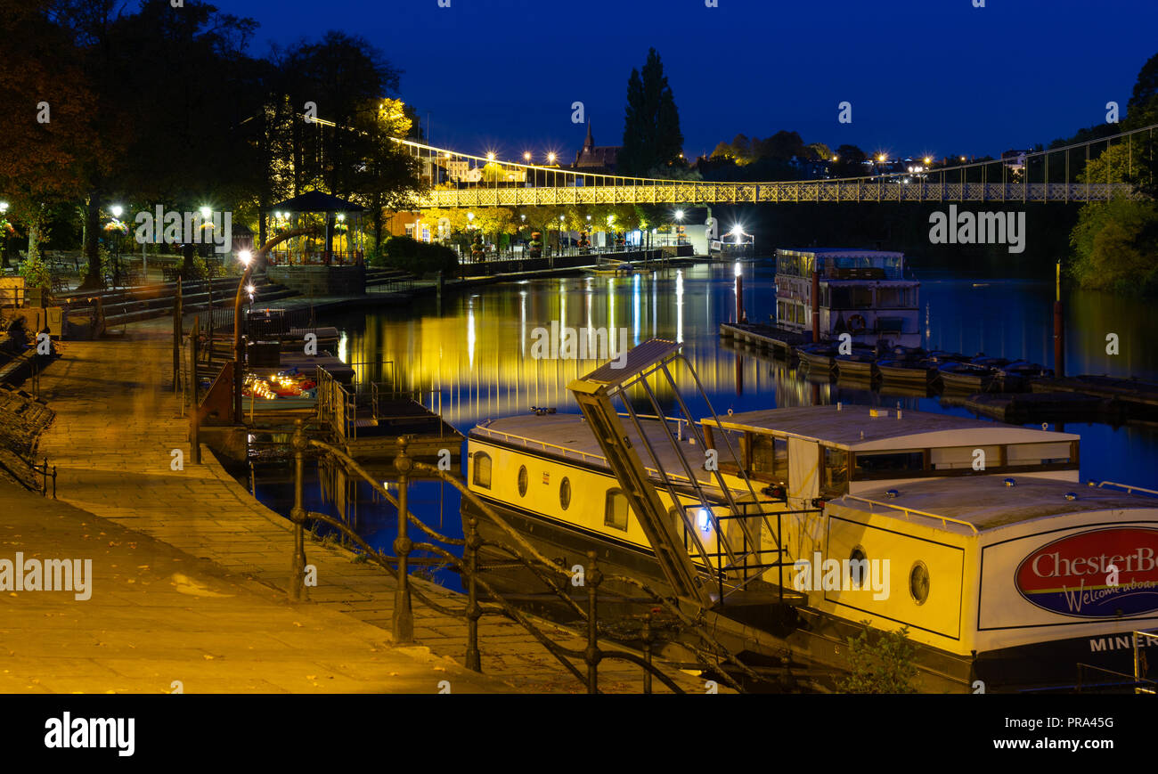 Queens Park Bridge, Chester gesehen aus den Olivenhainen, am Fluss Dee, 1923 erbaut. Bild im September 2018 übernommen. Stockfoto