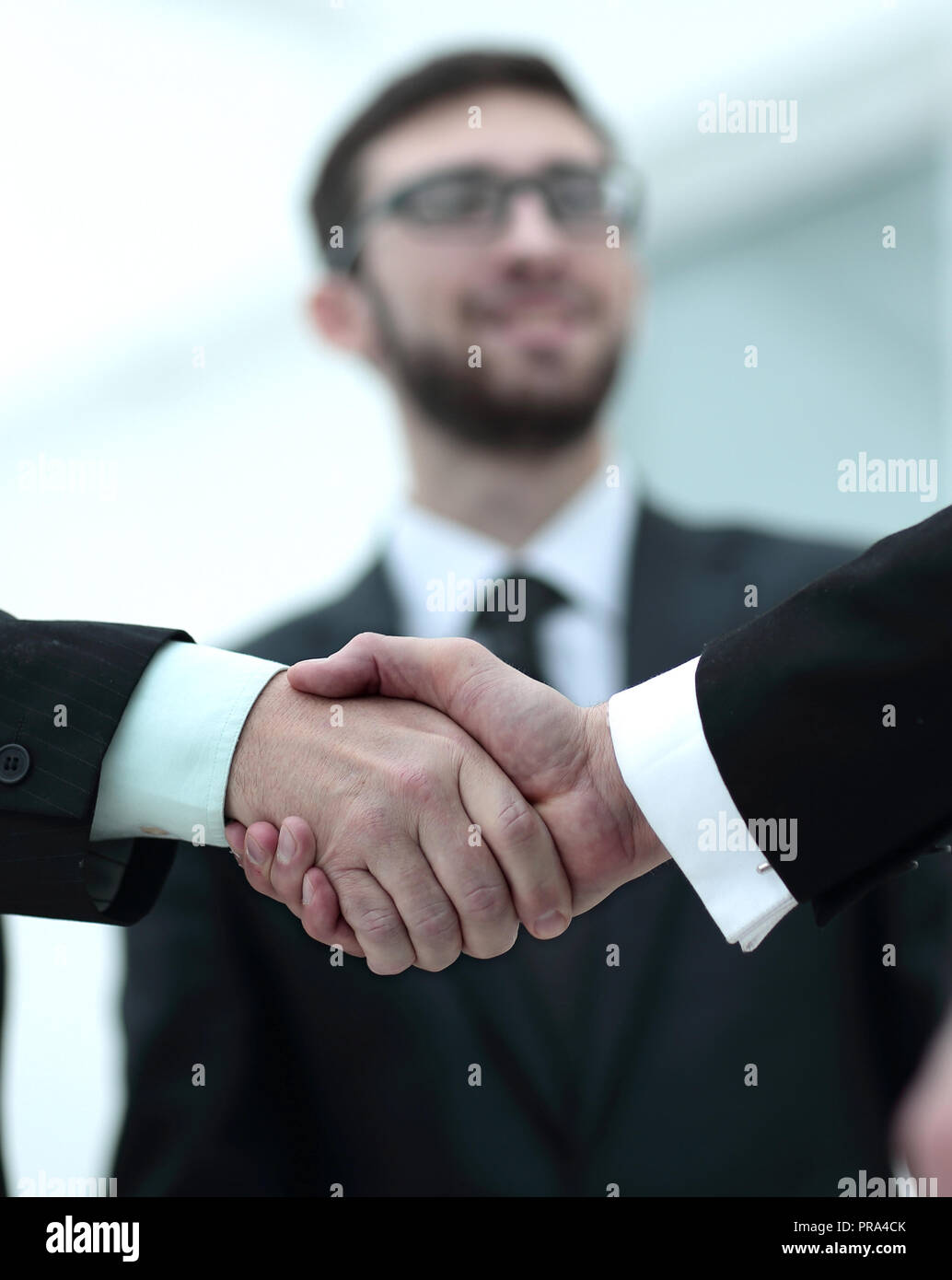 Closeup handshake bewährten Geschäftspartnern Stockfoto