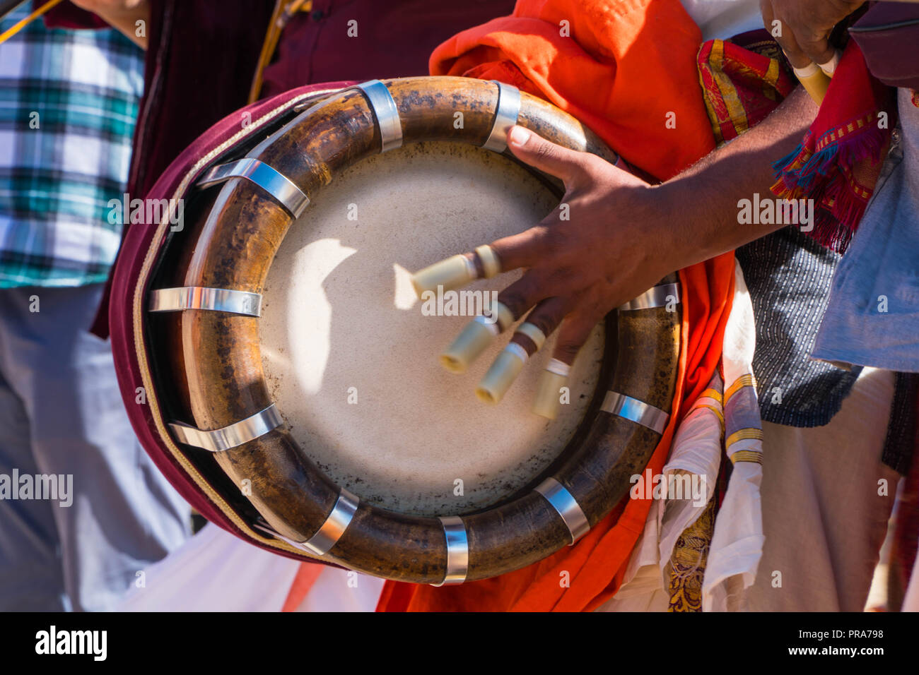 Thavil einen traditionellen tonnenförmig Musikinstrument in Folk und Karnatische Musik verwendet. Hindu Festival Clacton-on-Sea Essex UK. September 2018. Stockfoto