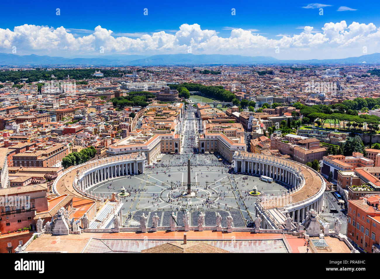 Rom, Italien. Berühmten Petersplatz im Vatikan und Luftaufnahmen Blick auf die Stadt. Stockfoto
